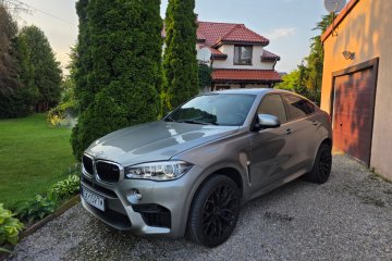 4,4v8 575 koni czerwona skóra ledy harman adaptiv drive full