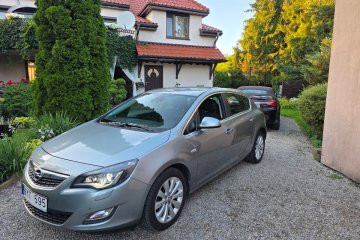 1,4T xenon ledy navi Sport klimatronik mały przebieg opłacony