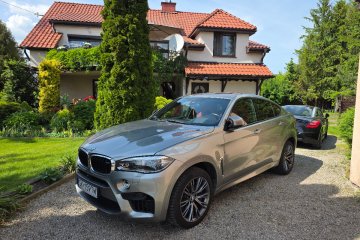 4,4v8 575 koni czerwona skóra ledy harman adaptiv drive full